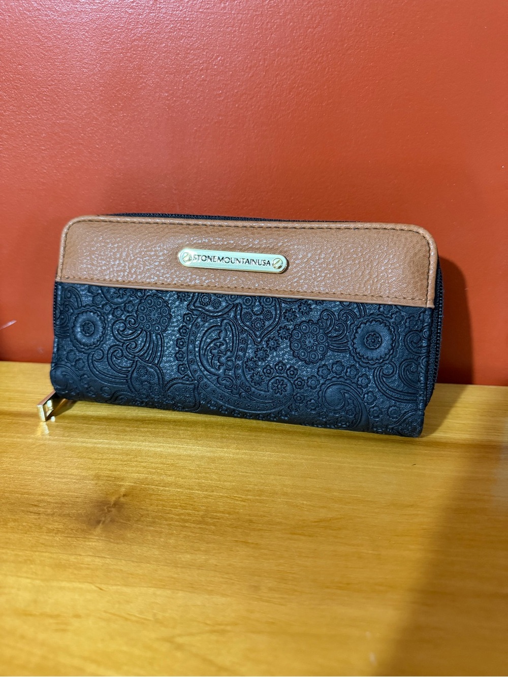 Stone Mountain Accessories Black and Tan Embossed Zip Wallet